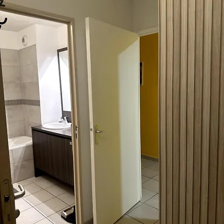 Apartament Lumineux 2ch Proche Pres D'arenes Avec Wifi Tv Et Patio