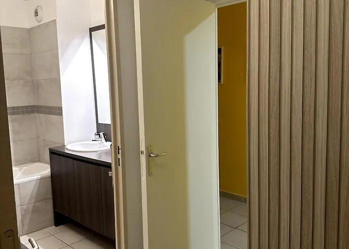 Apartment Lumineux 2ch Proche Pres D'arenes Avec Wifi Tv Et Patio